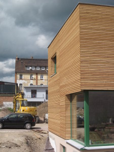 Holzfassade aus Rhombusleisten