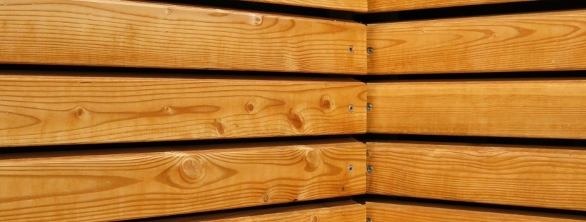 Geschraubte Holzfassade: Sichtbar, demontierbar, zeitlos - die geschraubte Holzfassade.