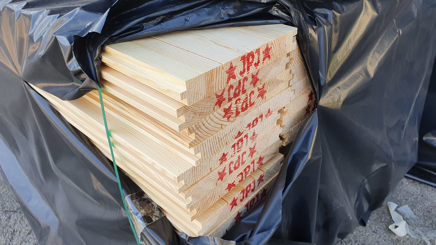 Massivholzdiele Kiefer rustikal+, 27x193mm, Länge 5,10m, gehobelt, 2-seitig Nut + Feder