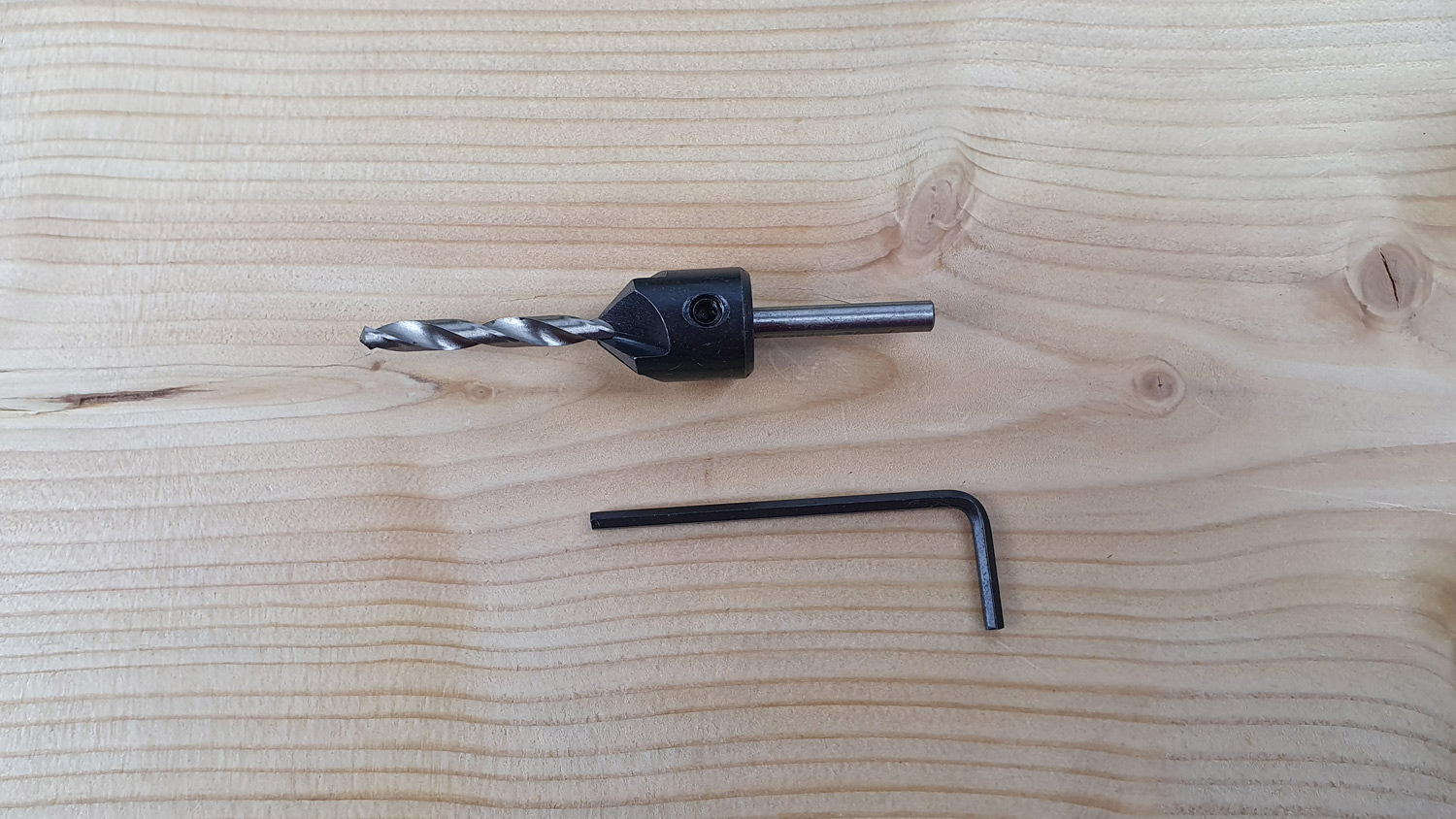 Bohrsenker, inkl. 4,5mm Holzbohrer Bohrsenker, inkl. 4,5mm Holzbohrer