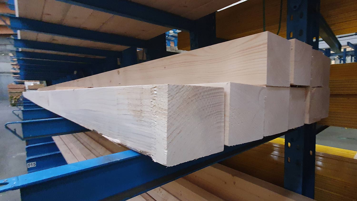 Konstruktionsvollholz Fichte KVH-NSi, 160x160mm, Länge 13,00m, gehobelt, gefast