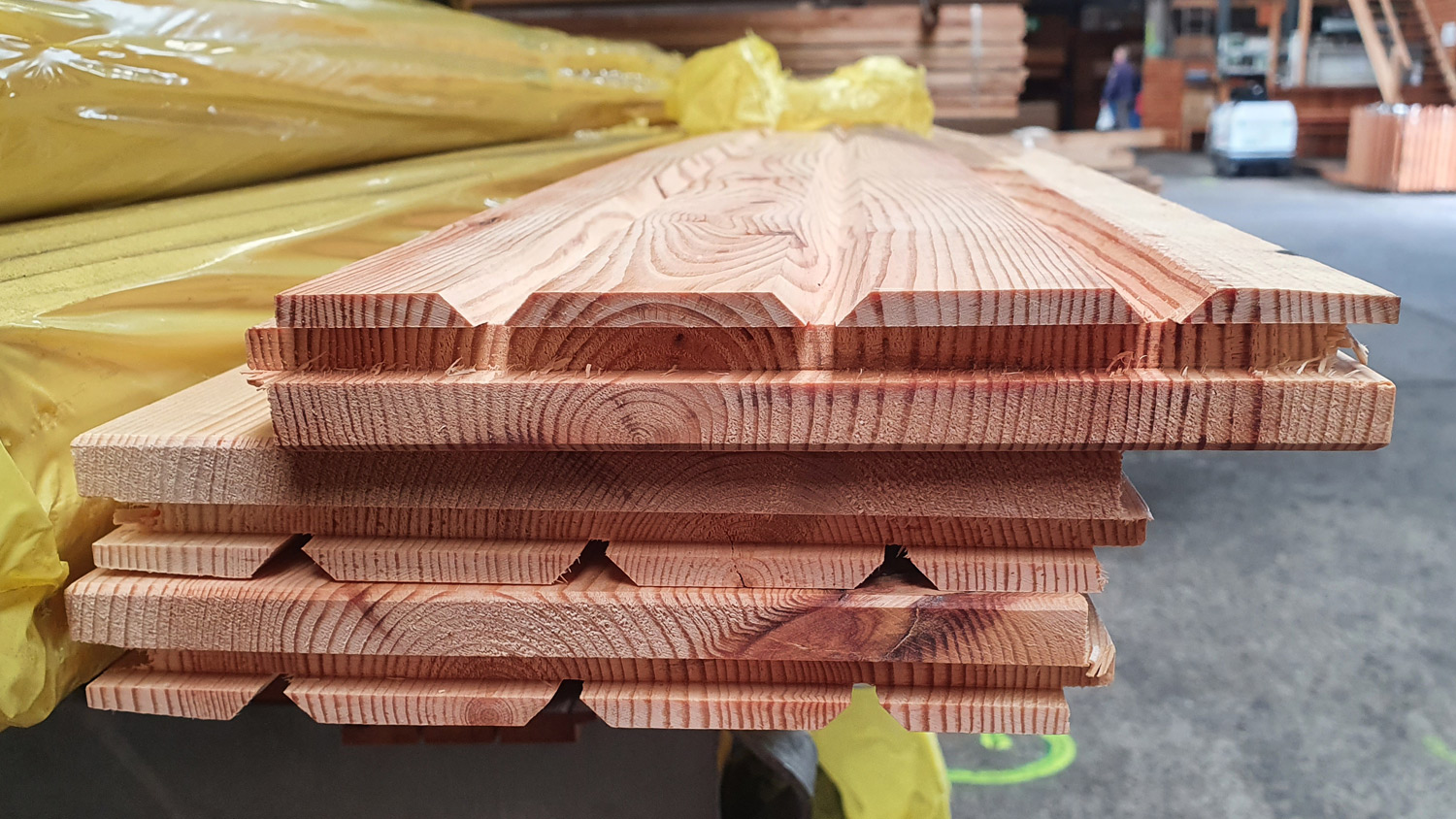 Massivholzdiele Kiefer rustikal+, 27x193mm, Länge 5,05m, gehobelt, 4-seitig Nut + Feder, B-Sort.