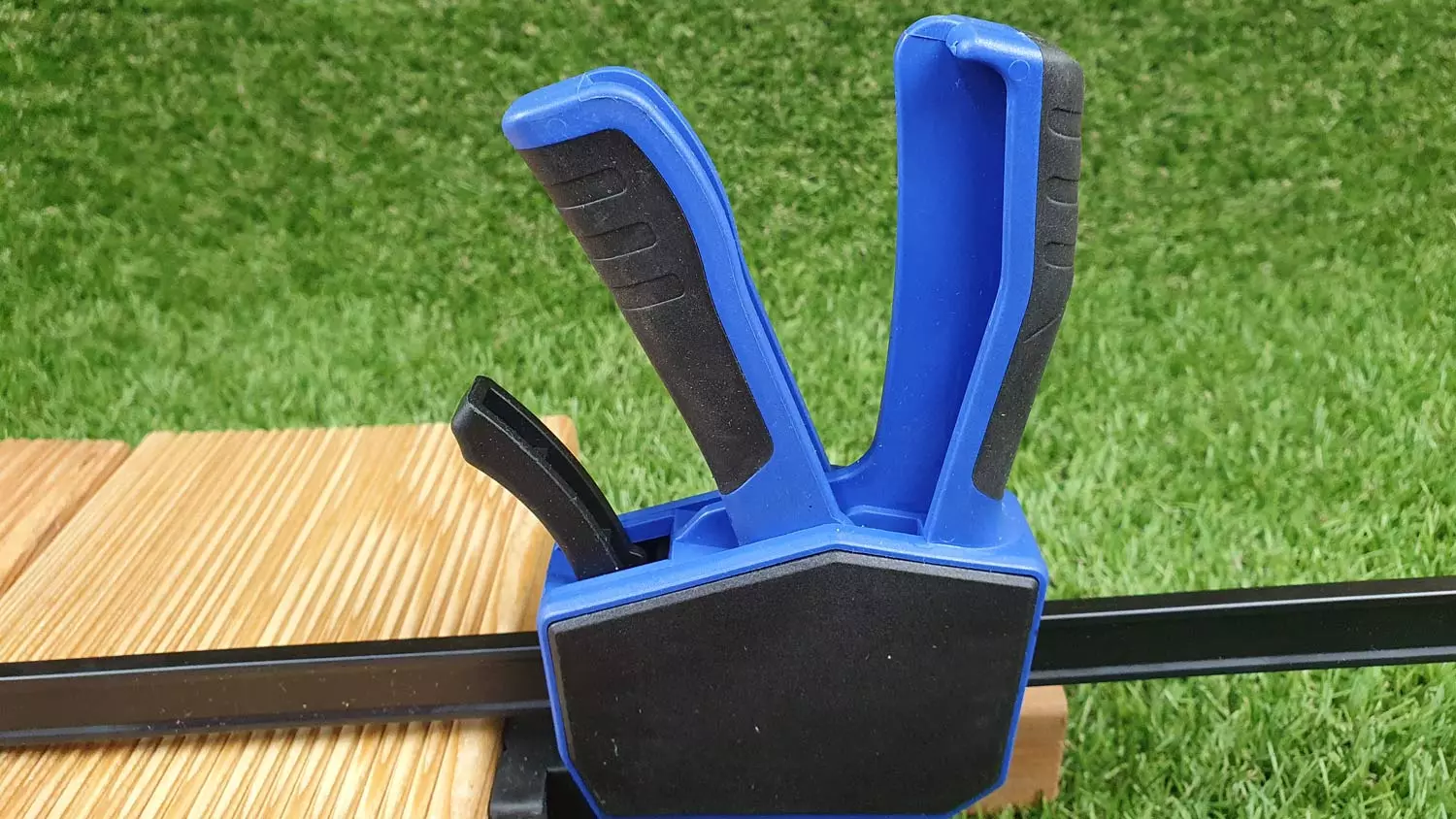 Helpo Terrassenzwinge 970mm, für Fugenbreiten ab 3mm 