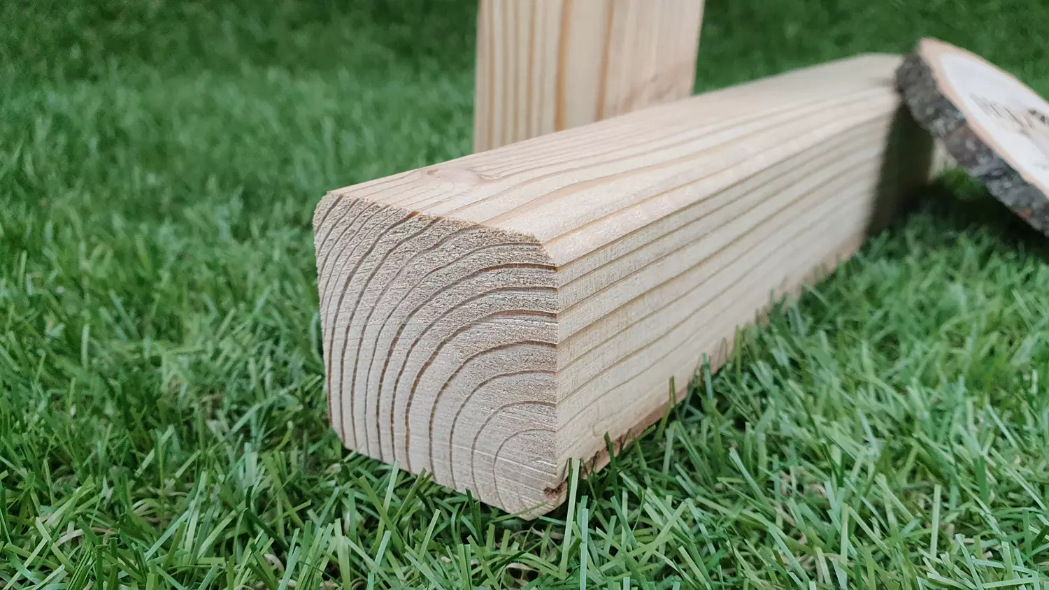 Rahmen/ Unterkonstruktion sib. Lärche 44x44mm, Länge 4,00m, gehobelt gefast