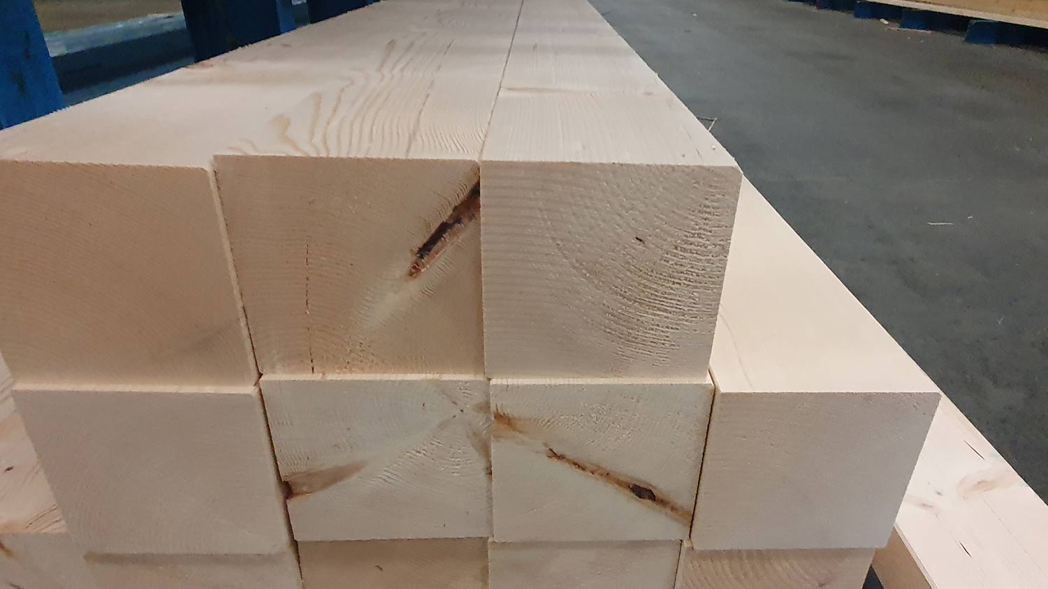 Konstruktionsvollholz Fichte KVH-NSi, 160x160mm, Länge 13,00m, gehobelt, gefast