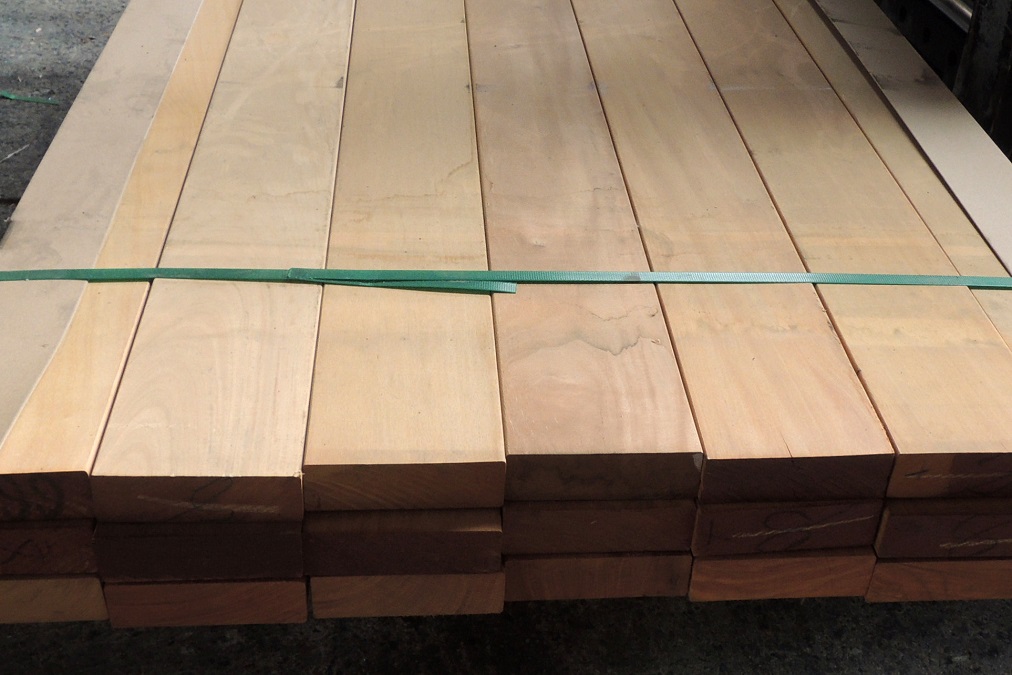 21x145 mm Terrassendielen Sichtseite glatt Garapa, Länge 3,05m, Sonderposten 3474-A
