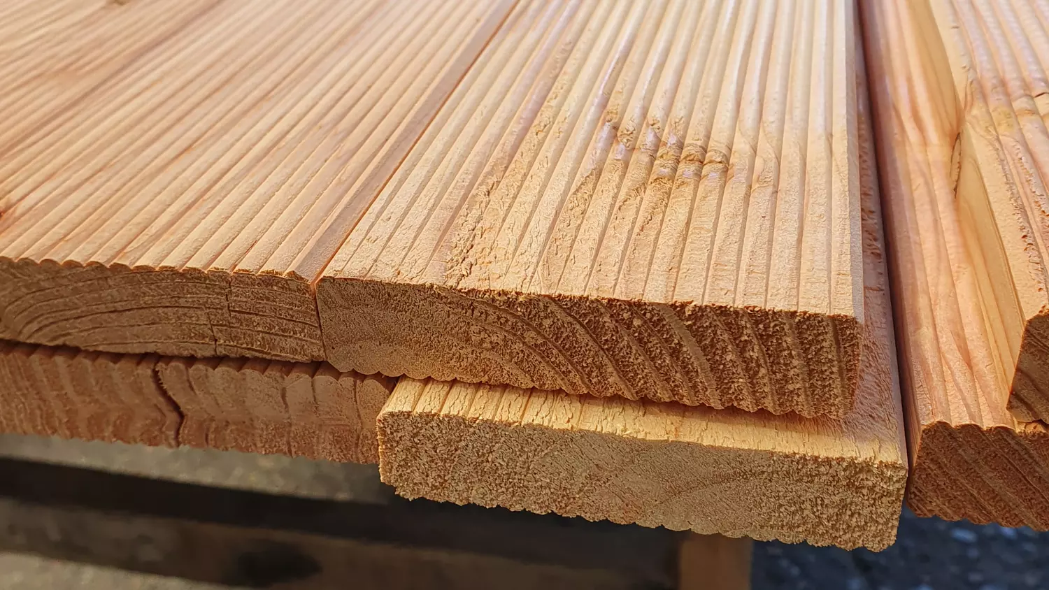 AKTION Terrassendiele deutsche Lärche 20x95mm, Länge 2,00m, fein/fein, A/B/C unsortiert AKTION Terrassendiele deutsche Lärche 20x95mm, Länge 2,00m, fein/fein, A/B/C unsortiert