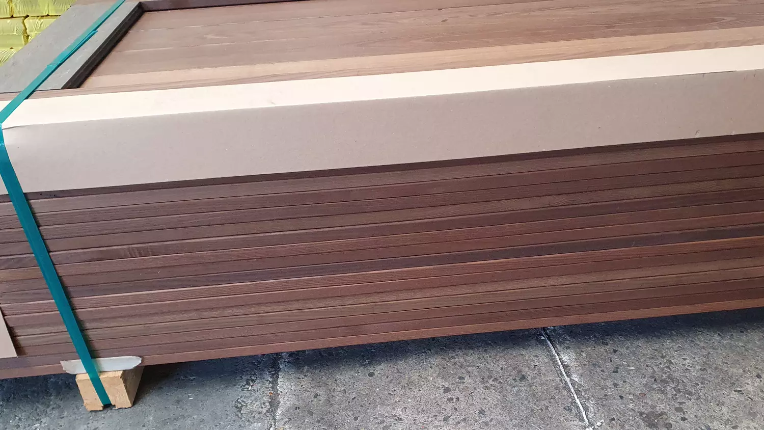 Thermoesche Terrassendielen