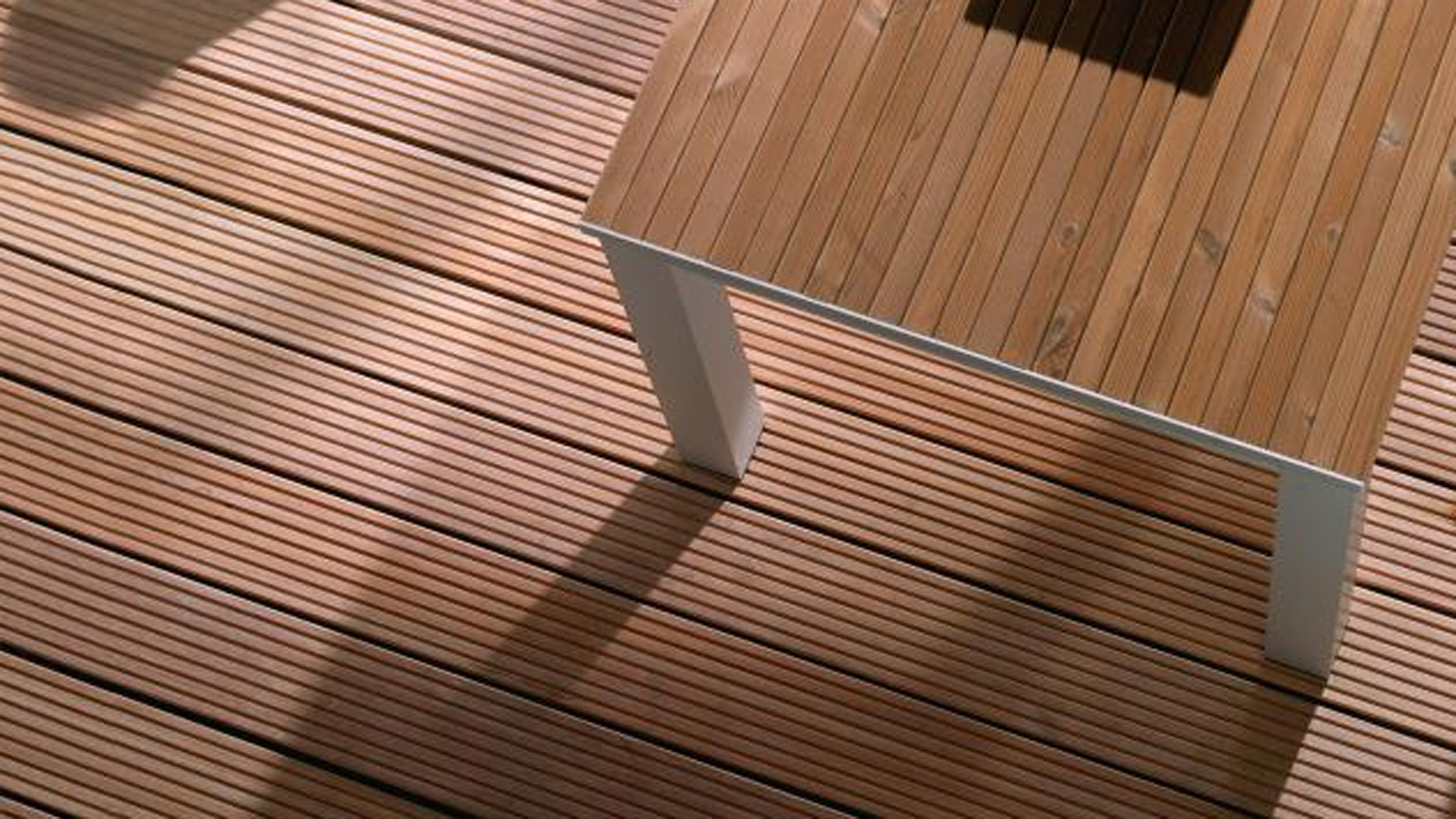 Terrassendiele Bangkirai, 21x145mm, Länge 3,96m, grob/fein Terrassendiele Bangkirai, 21x145mm, Länge 3,96m, grob/fein