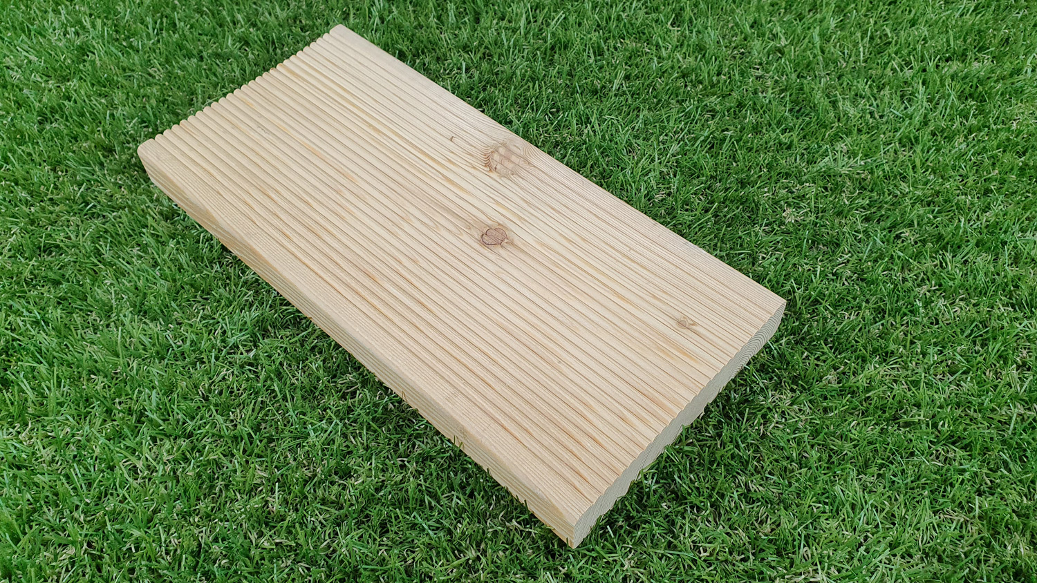 Terrassendiele sib. Lärche 27x143mm, Länge 4,00m, grob/fein, B-Sort. Terrassendiele sib. Lärche 27x143mm, Länge 4,00m, grob/fein, B-Sort.