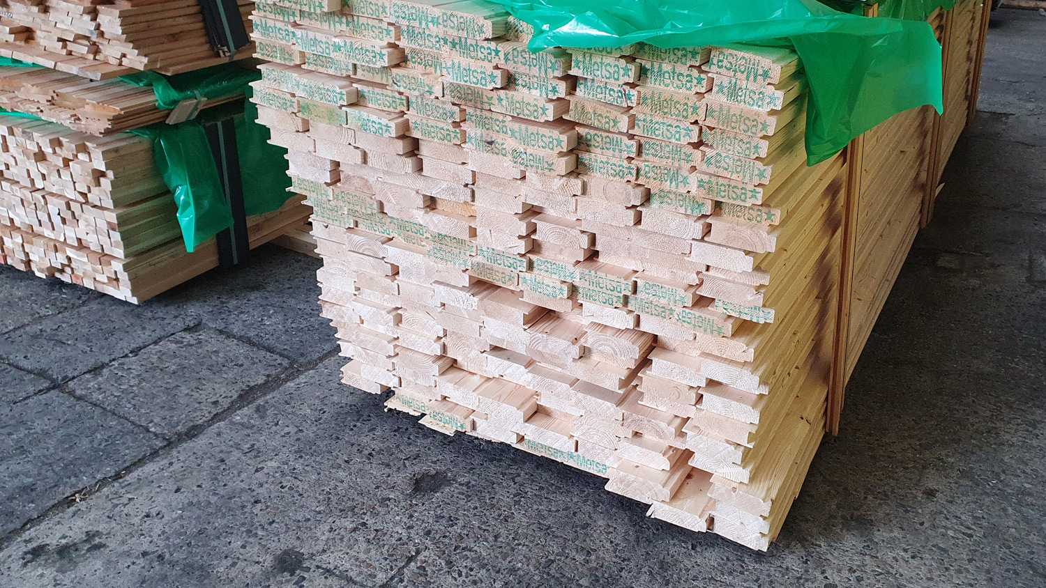 Blockbohlen Fichte/Tanne 39x121mm, Länge 4,20m, Nut+Feder, B Sort. Blockbohlen Fichte/Tanne 39x121mm, Länge 4,20m, Nut+Feder, B Sort.