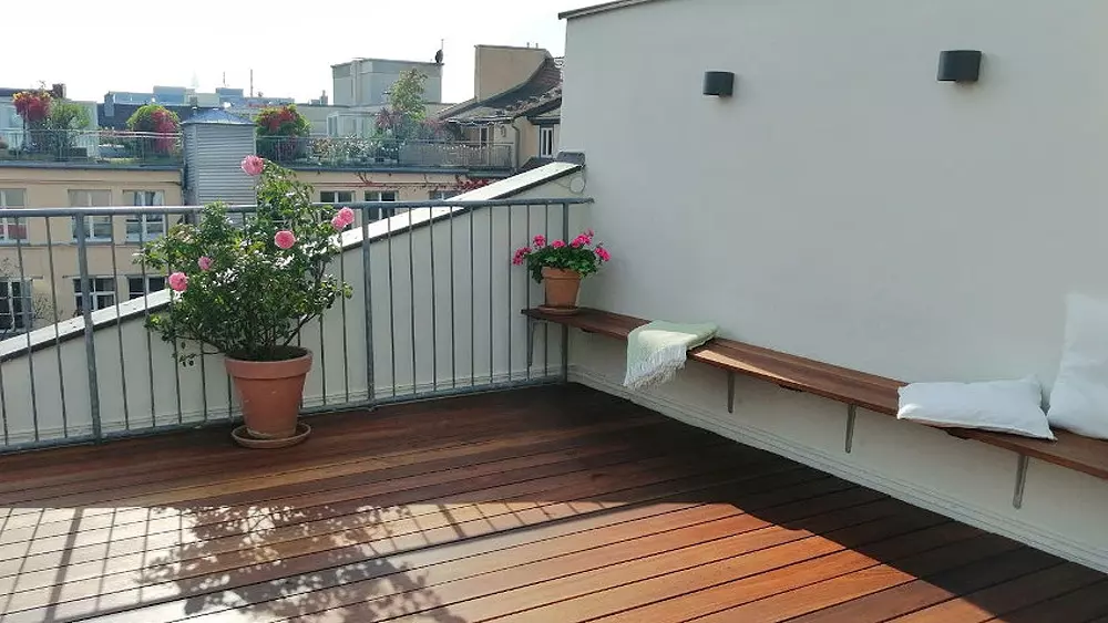 Terrassendiele Guyana Teak/Angelique/Basralocus KD, 25x140mm, Länge 3,95m, glatt/glatt, nachsortiert (A/B) Terrassendiele Guyana Teak/Angelique/Basralocus KD, 25x140mm, Länge 3,95m, glatt/glatt, nachsortiert (A/B)