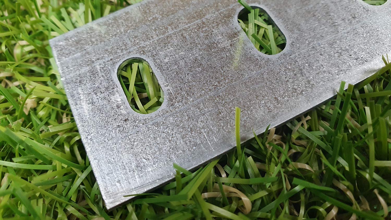 Flachstahl 1,5x35,5mm, verzinkt, Langlochung rund 6x12mm, Länge 2,50m