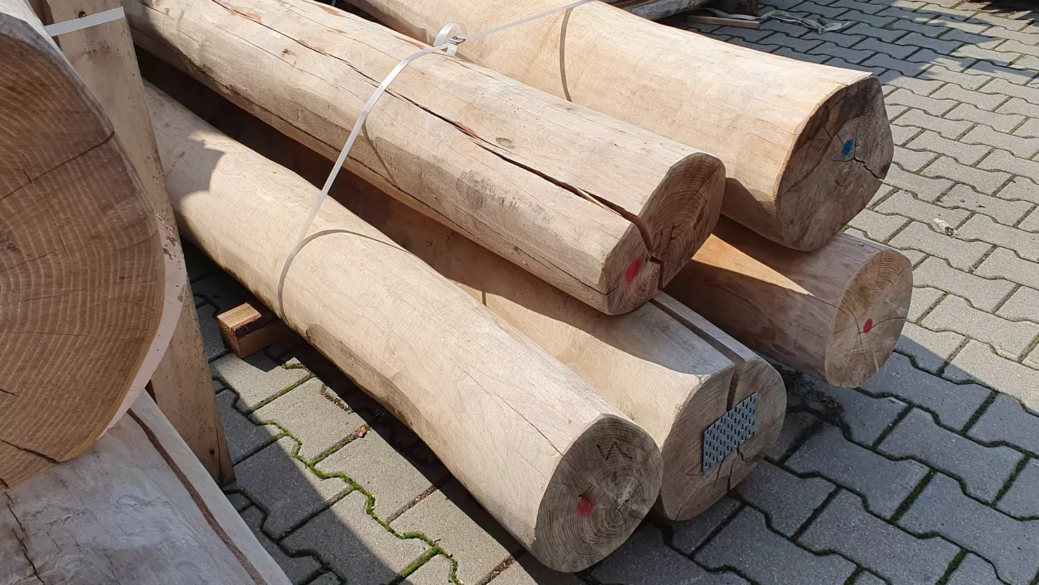 Robinie Rundholz Ø ca. 37 cm, Länge 2,00m, entsplintet, grob vorgeschliffen