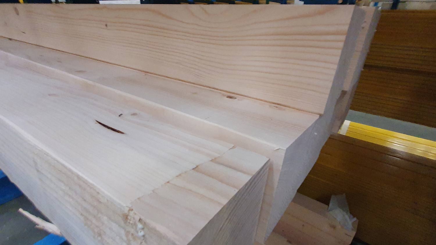 Konstruktionsvollholz Fichte KVH-NSi, 160x160mm, Länge 13,00m, gehobelt, gefast