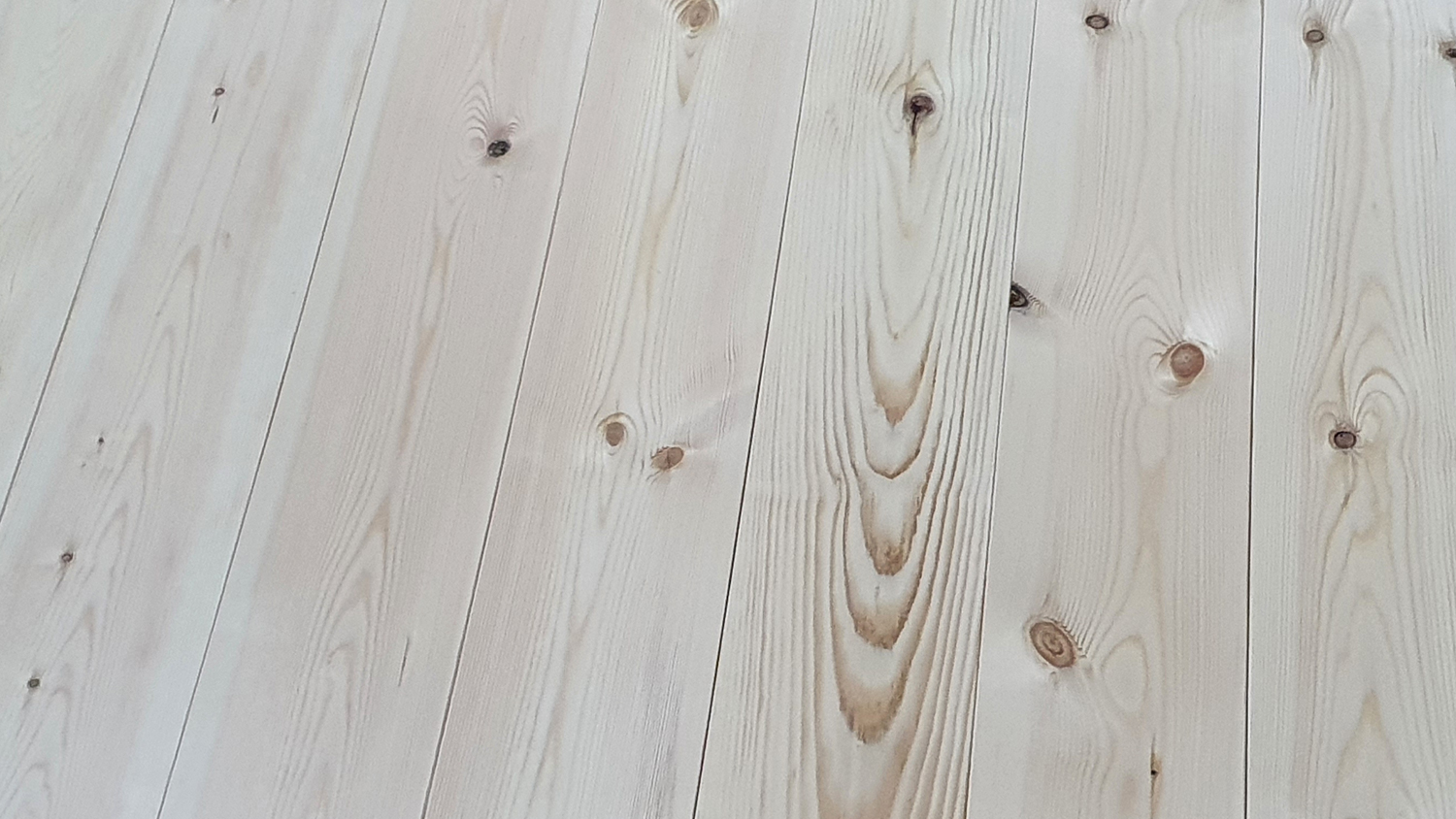 Massivholzdiele Kiefer rustikal+, 27x193mm, Länge 4,80m, gehobelt, 2-seitig Nut + Feder